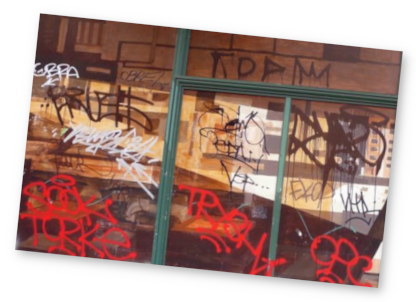 Grande résistance au vandalisme et nettoyage facile des graffitis avec le revêtement spécifique des films anti-vandalisme et anti-graffiti Solaris Control